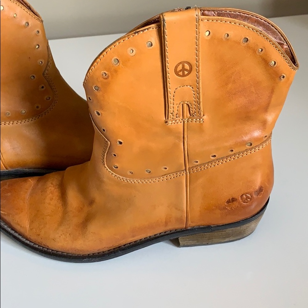 Shoes - Picture 3 of 7